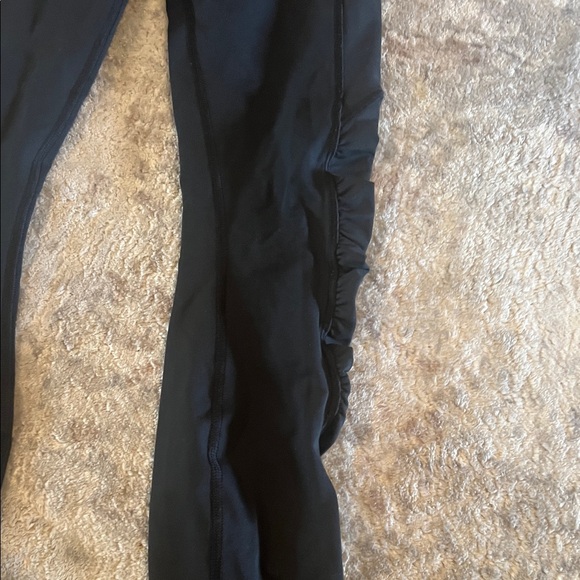 Lululemon Run Dash Ruched Side & Back Pockets High-Rise Leggings Black/Violet 4 - Picture 3 of 13